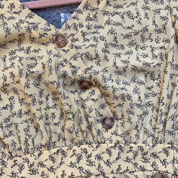 YELLOW SUMMER DRESS! - Picture 2 of 3